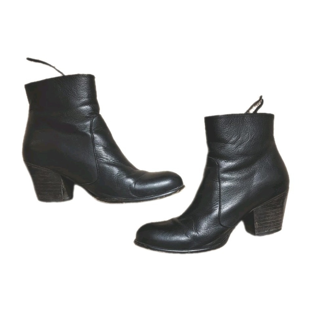Heart Throb Women's Sz 37 US 7 Soft Leather Black  Ankle Booties Boots Side Zip